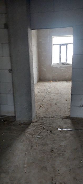 3 xonali yangi 2 etajdan Yangi O'zbekiston bog'i oldidan