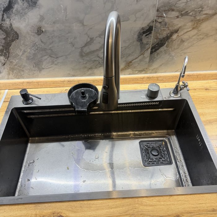 Кухонная мойка водопад