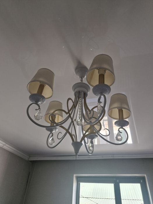 Люстра в отличном состоянии