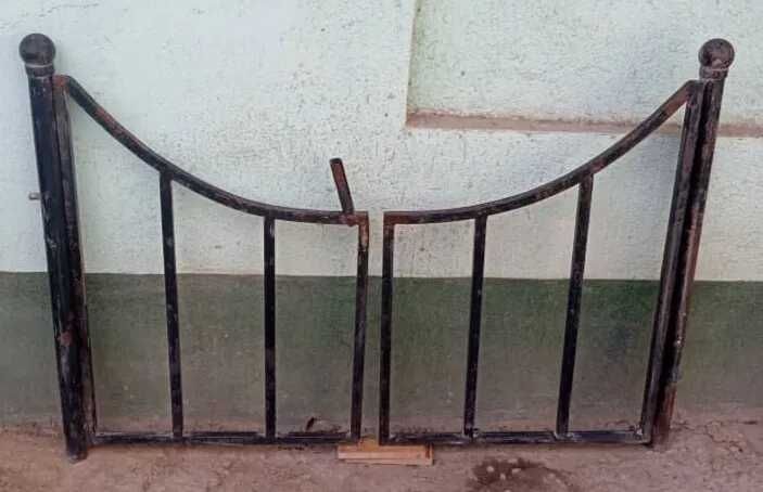 Забор металлический изгородь