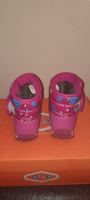 Продаем теплые дутики на девочку