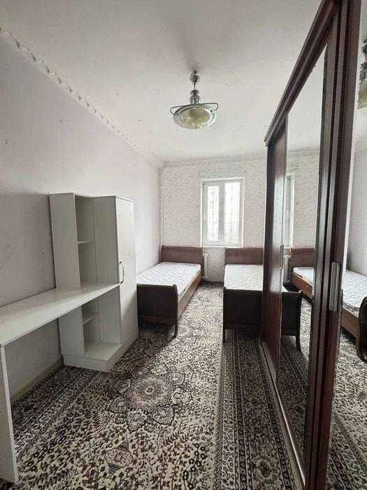 Юнусабад-4 | 2-комнатная | 4/5 | Светлая и уютная! супер локация!