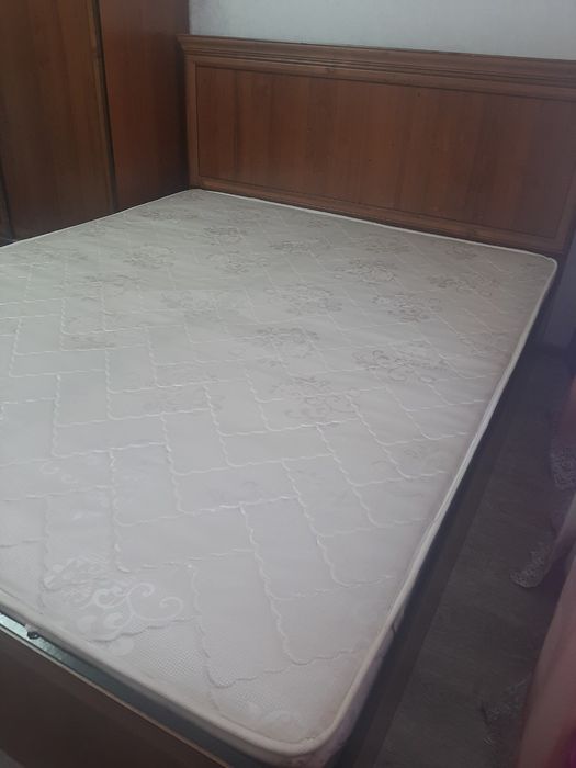 Holati yaxshi tez va arzon narxda sotiladi