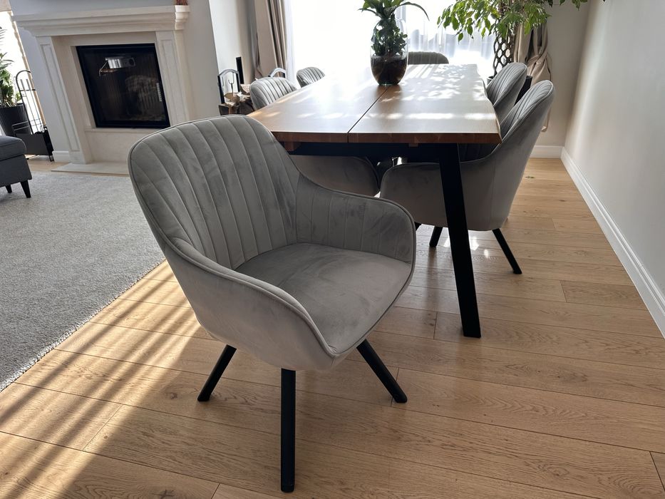 Vand masa extensibila + 6 scaune rotative Jysk