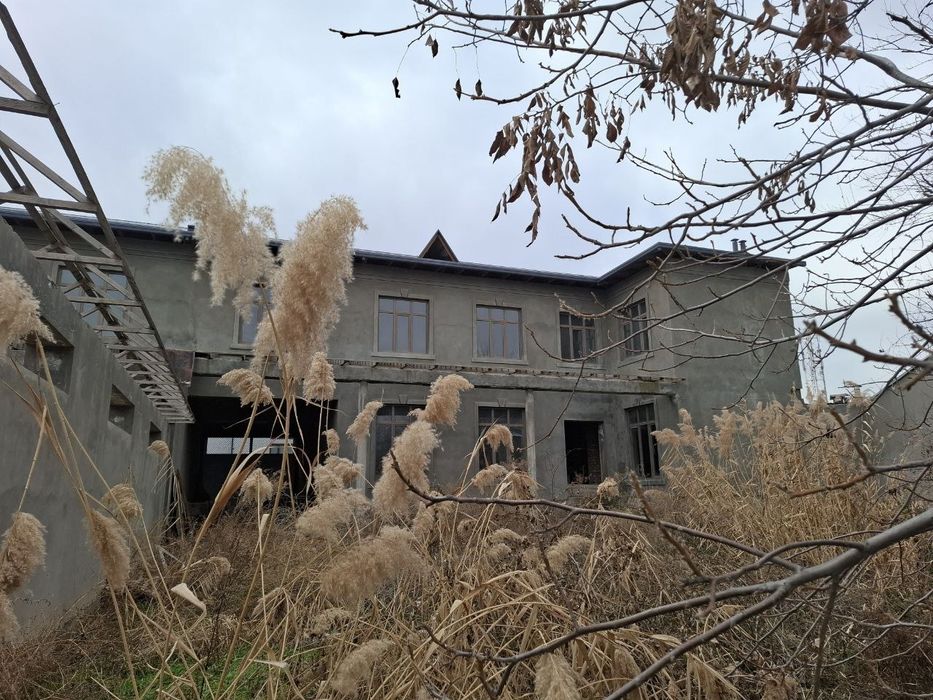 Продаётся дом 5.5 соток. Амир Тимур. Ор-р: база МЧС, напротив Карасу 1