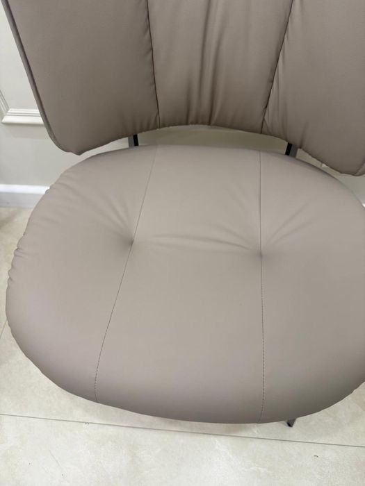 Продам шткарный кухоный стол