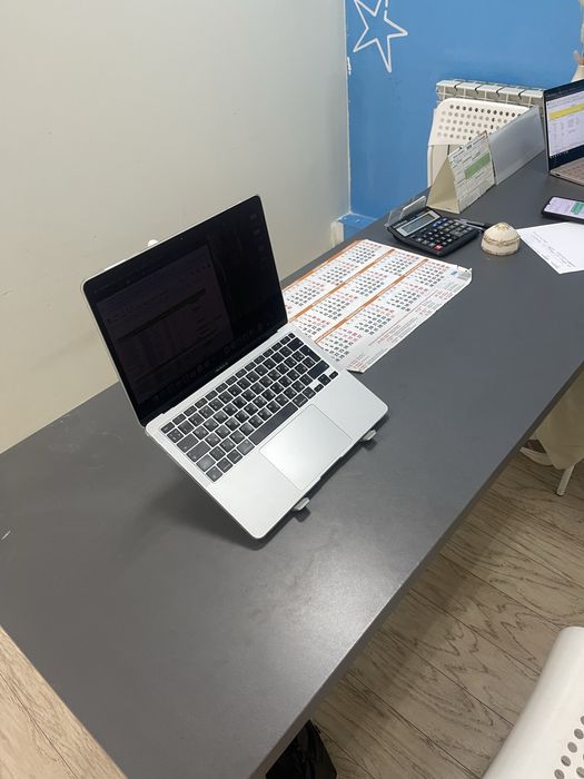 Длинный офисный стол