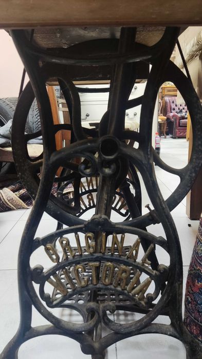 Антична шевна машина VICTORIA