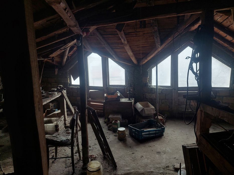 Триетажна жилищна сграда