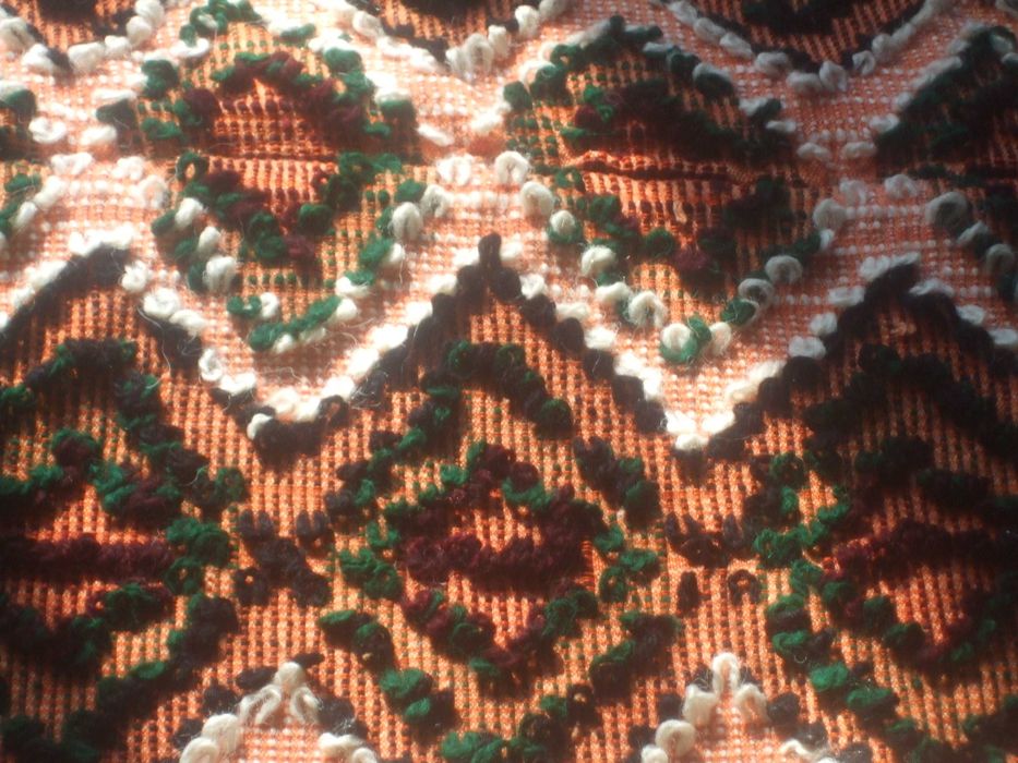 Cuverturi noi traditionale cu diferite broderii