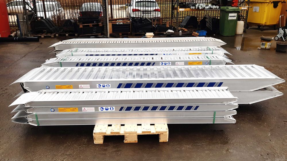 Rampe cu bordura din aluminiu 3,5 m capacitate 9.6 t - Stoc Brasov