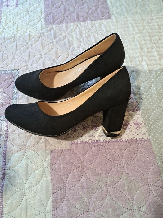 Дамски обувки велурени с ток