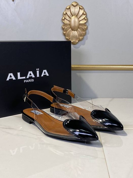 Нови обувки Alaia със сърца