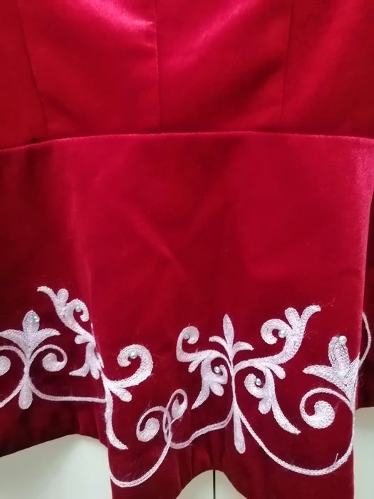 Камзол с баской новый на девочку 10/12 лет