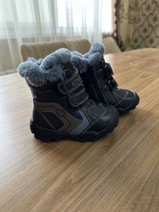 Продам детскую обувь