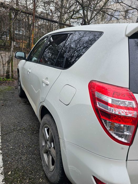 Тойота РАВ 4 2012