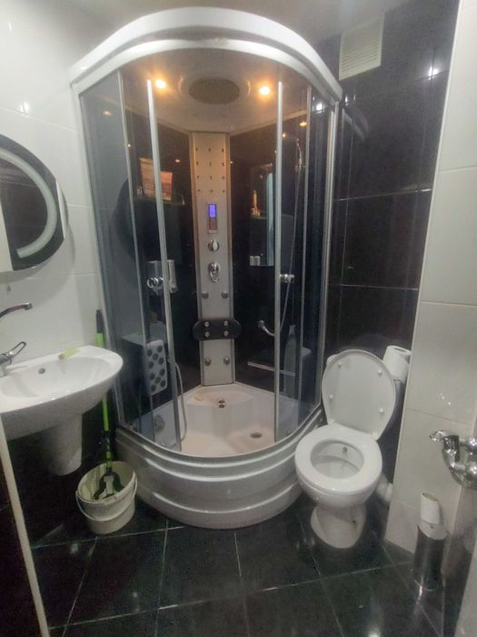 Дава се под наем Тристаен апартамент в Добрич, Кралска зона - 87 кв.м за 612 € - Снимка #6