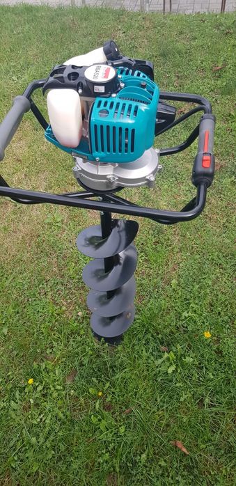 Inchiriez motoburghiu, burghiu pământ  (foreza pamant) pret 150 lei/zi