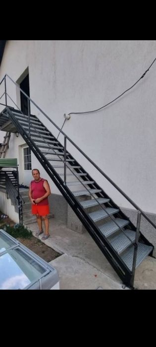 Scari zincate pe comanda