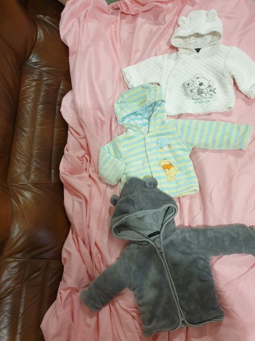 3 Hanorace cu gluga  bebe marimea 50-56