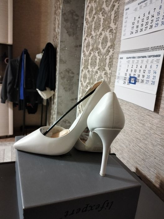 Обувь женская туфли 38.