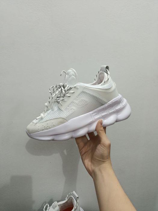 Adidași Versace   .