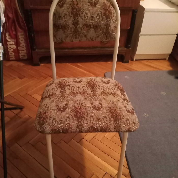 Универсален стол с мека седалка и облегалка