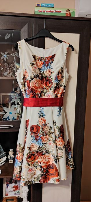 Vând rochie retro
