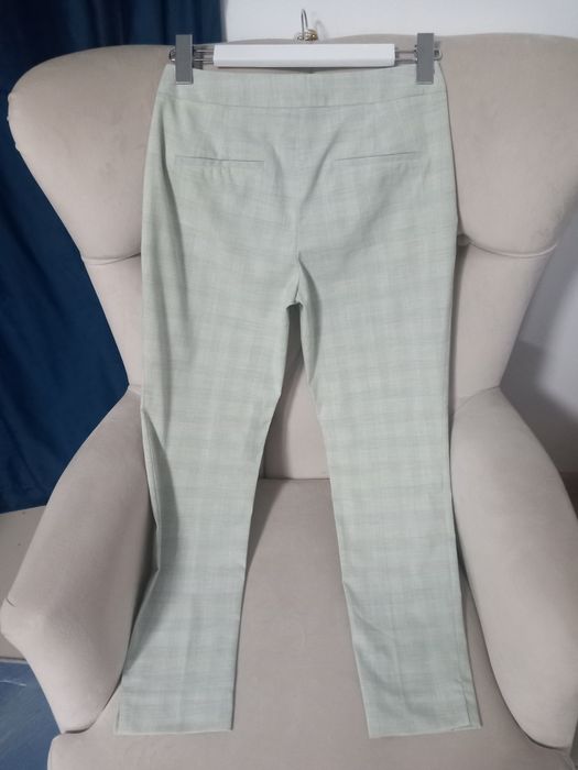 Pantaloni subtiri conici in carouri verde menta matimea 34 Zara