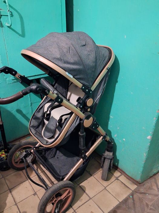 Продам  коляску.