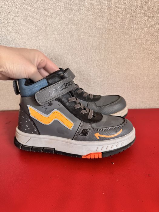 Продам детскую обувь за 5000тг