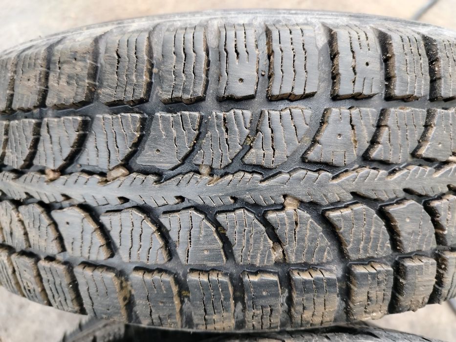 Anvelope de iarna  195/65/R15.