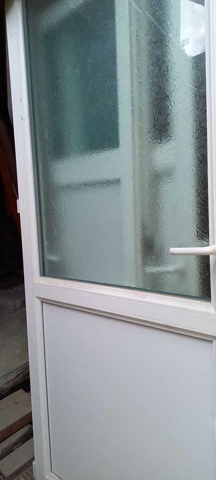 Vand Fereastra (formata din 3 geamuri) + Usa Termopan