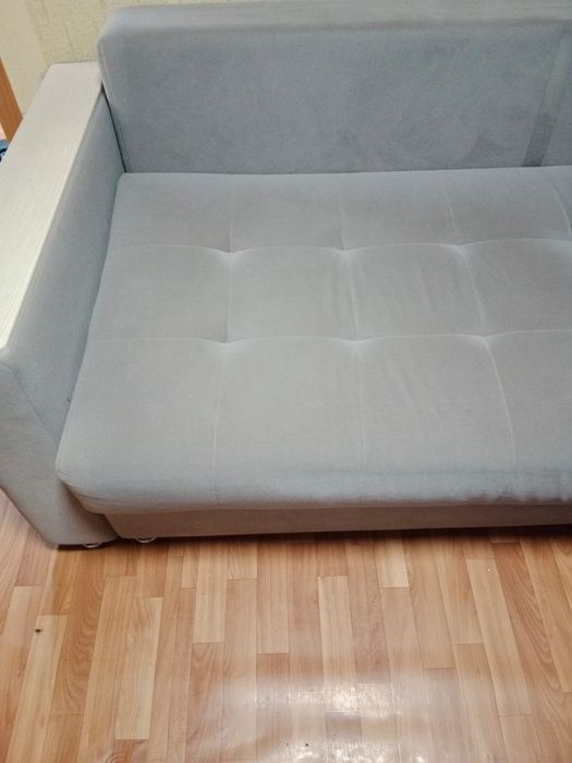 Срочно продам диван