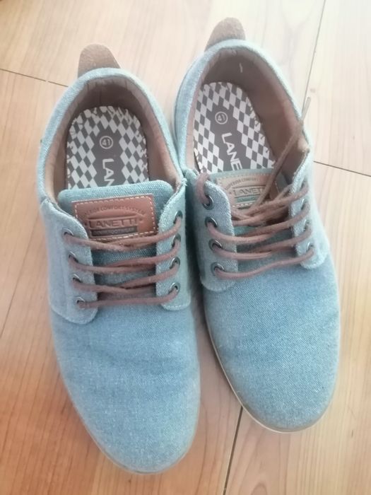 Продавам детски  обувки