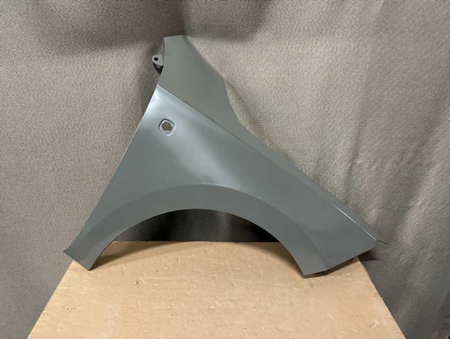 Крыло переднее (с отверстием) правое на Skoda Rapid с 2012 г