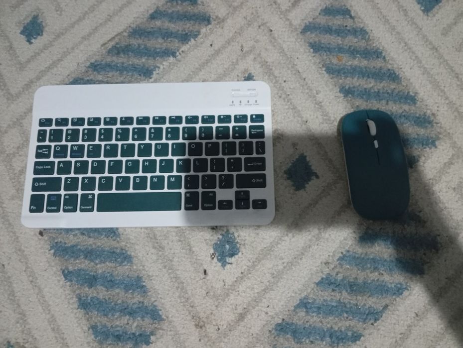 Продам клавятуру в отличном!