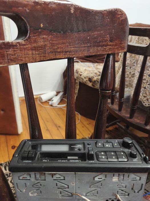 Радио касетофон за автомобил. Clarion CRN 37 и BMW reverse (PHILIPS)