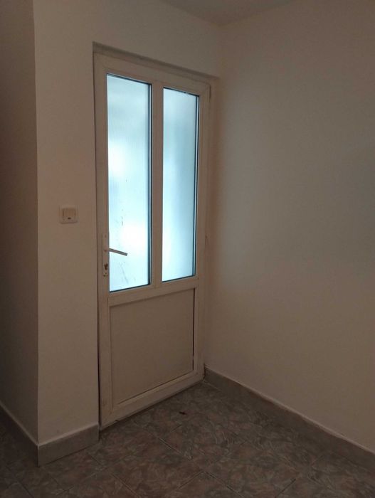 Dau in chirie mic spatiu vis a vis de Palatul Justitiei