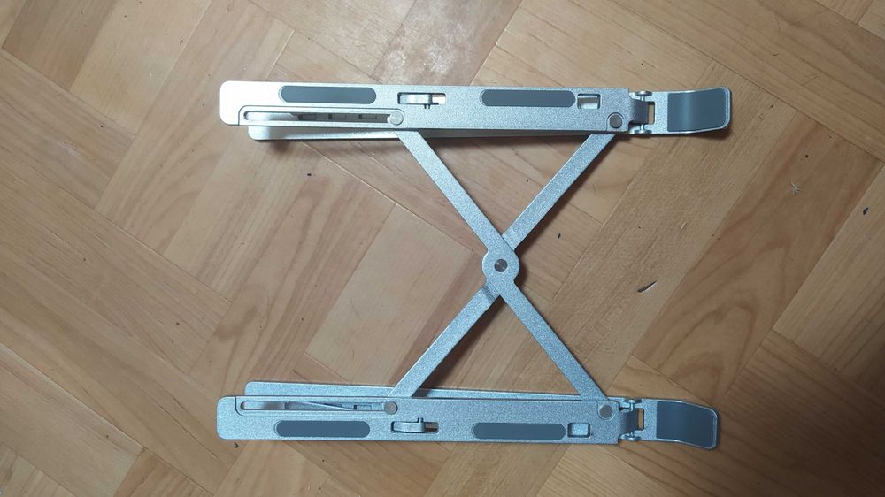 Подставка под ноутбук или книгу