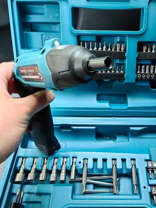 Акумулаторна отвертка MAKITA DF001DW