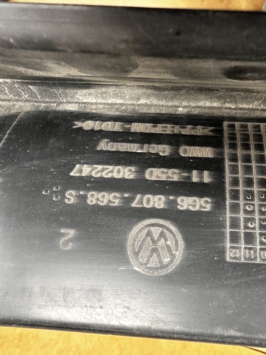 Spoiler inferior bară spate vw golf 7.cod:5g6807568.s.