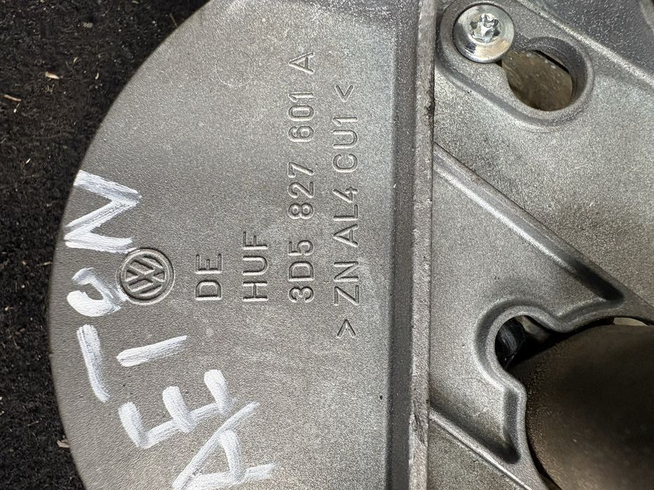 Vw phaeton 2005 година Емблема заден капак багажник