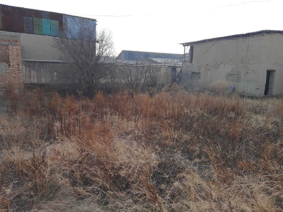 8 sotix qurilishi tugallanmagan uy sotiladi