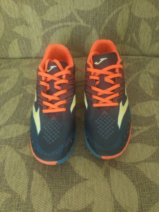 Mаратонски за футбол за изкуствено игрище Joma и маратонки Diadоra