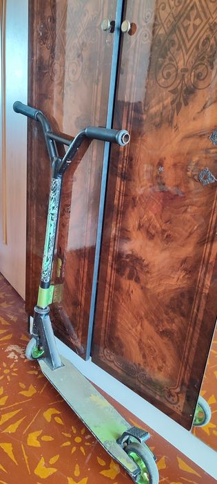 Трюковой  самокат.