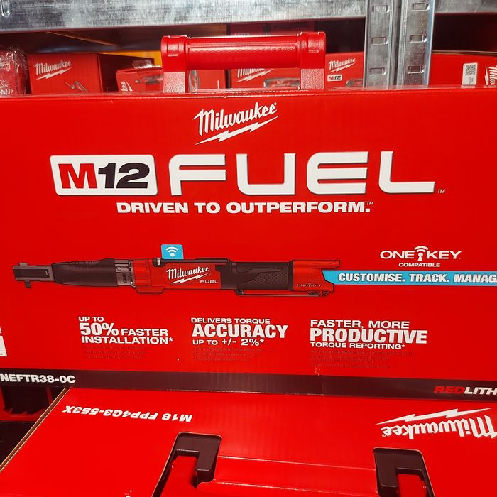 ПРОМОЦИЯ.Акумулаторен динамометричен ключ Milwaukee M12 ONEFTR38-0C