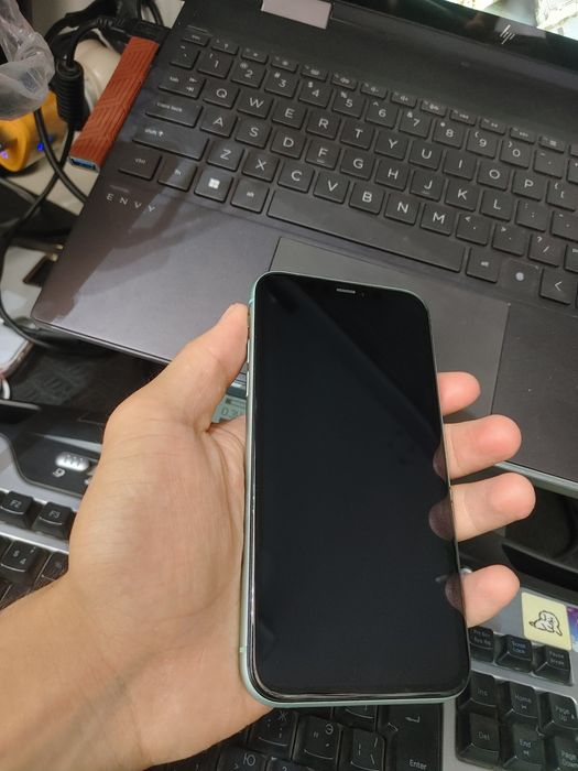 Iphone 11 64gb sotiladi