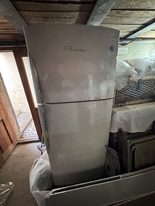 Продам холодильник срочно огромный