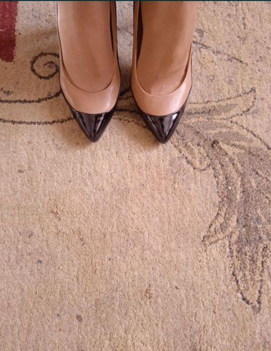 Продам женские туфли